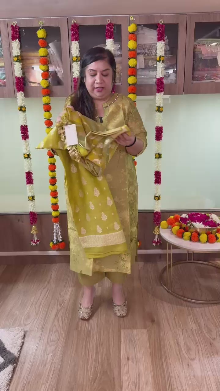 Munga Silk Suit Set
